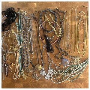 BUY WEAR SELL LOT OF NECKLACES - DESIGNER PIECE - ONE LOW PRICE 1940’s - 2000’s